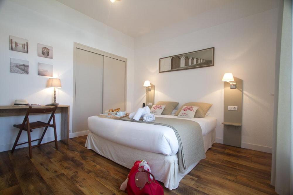 Hotel Le Vert Bois Dolus-d'Oleron Exterior photo